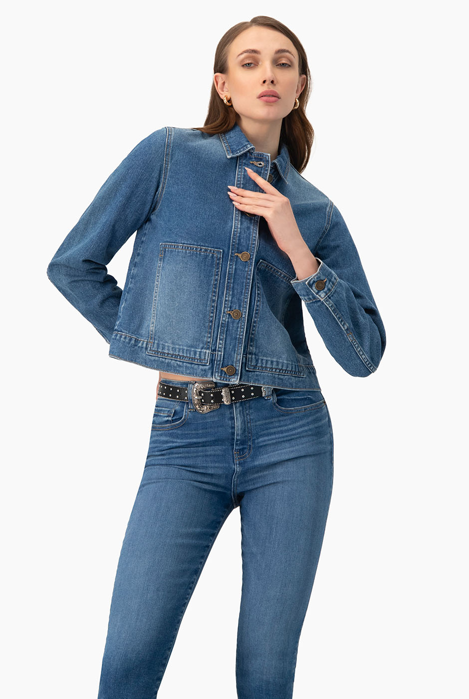 Chamarra torera denim azul con bolsillos frontales