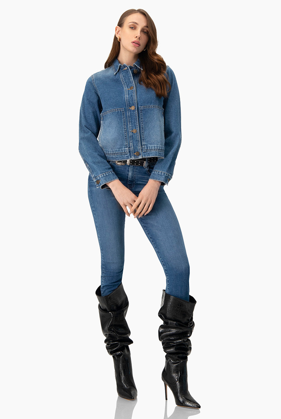 Chamarra torera denim azul con bolsillos frontales