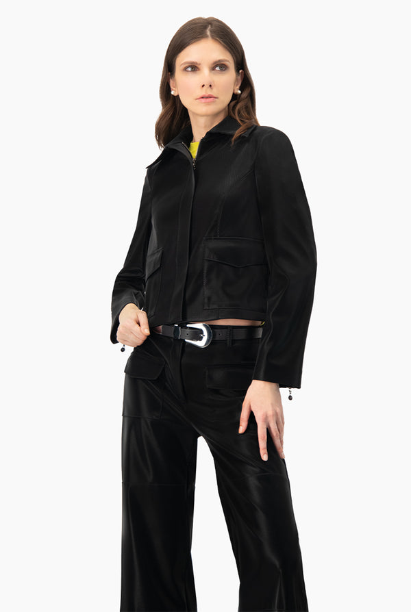 Chamarra corta negra