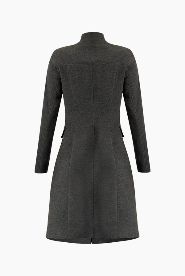 Abrigo largo con cierre frontal