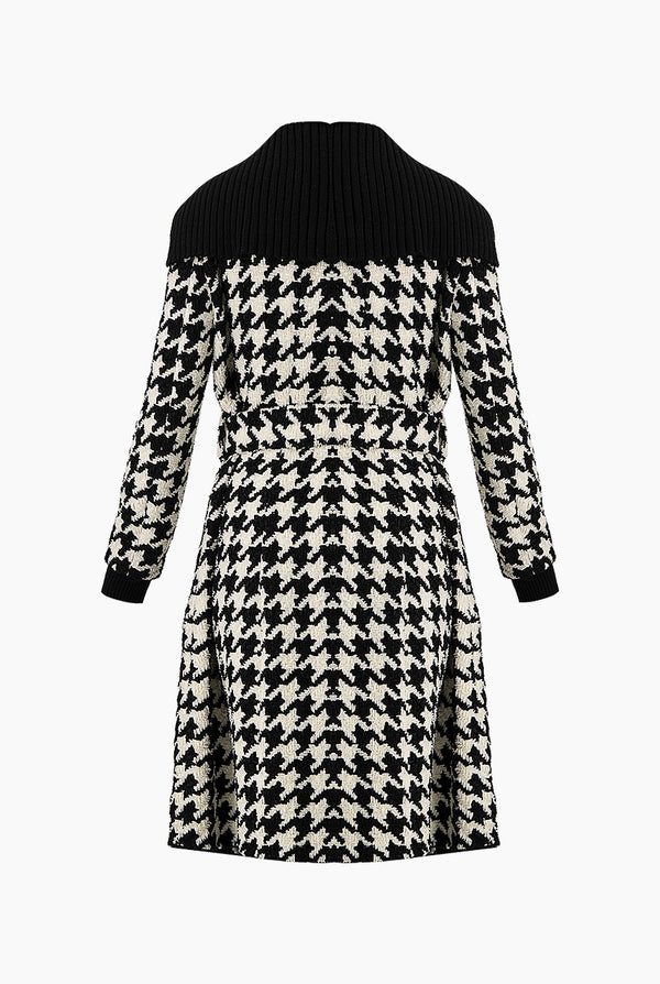 Abrigo cruzado y cardigan en cuello