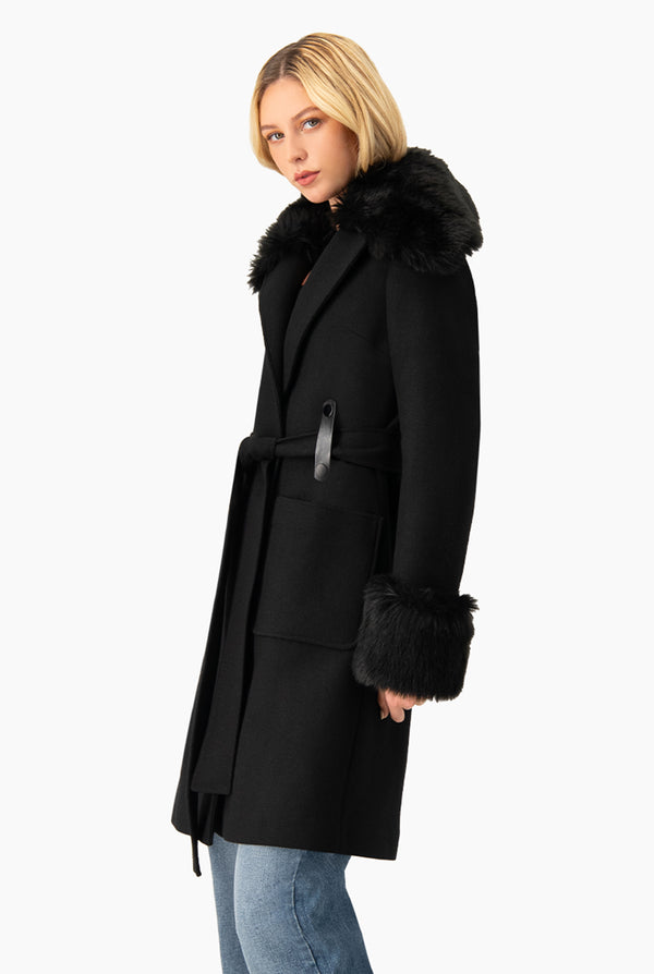 Abrigo largo y peluche color negro