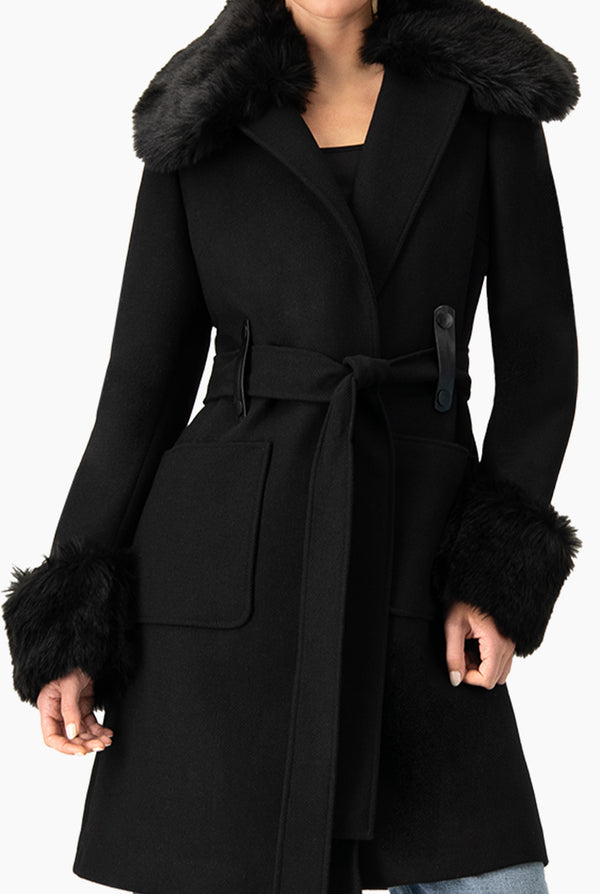 Abrigo largo y peluche color negro