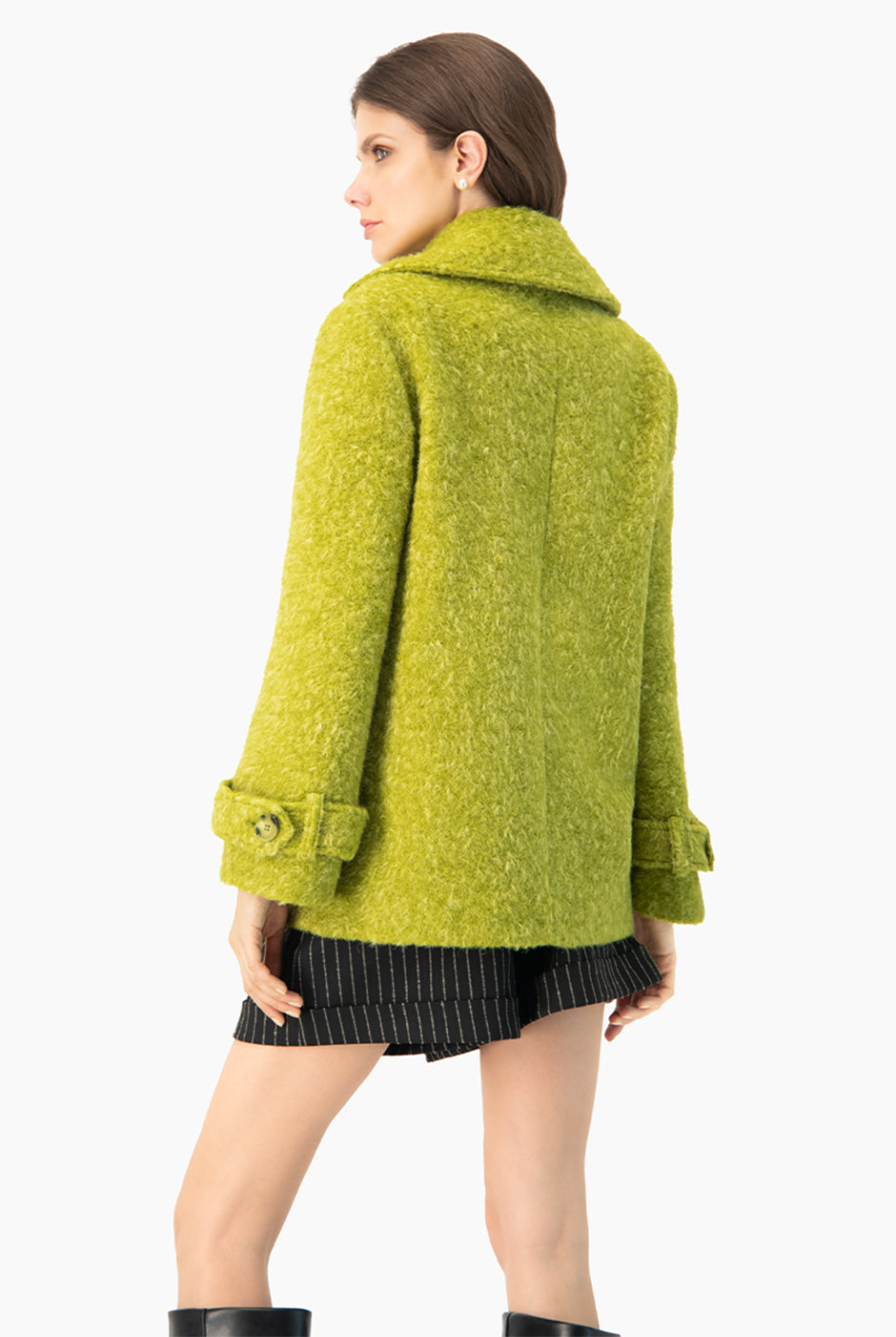 Abrigo verde liso con maxi solapa y botones