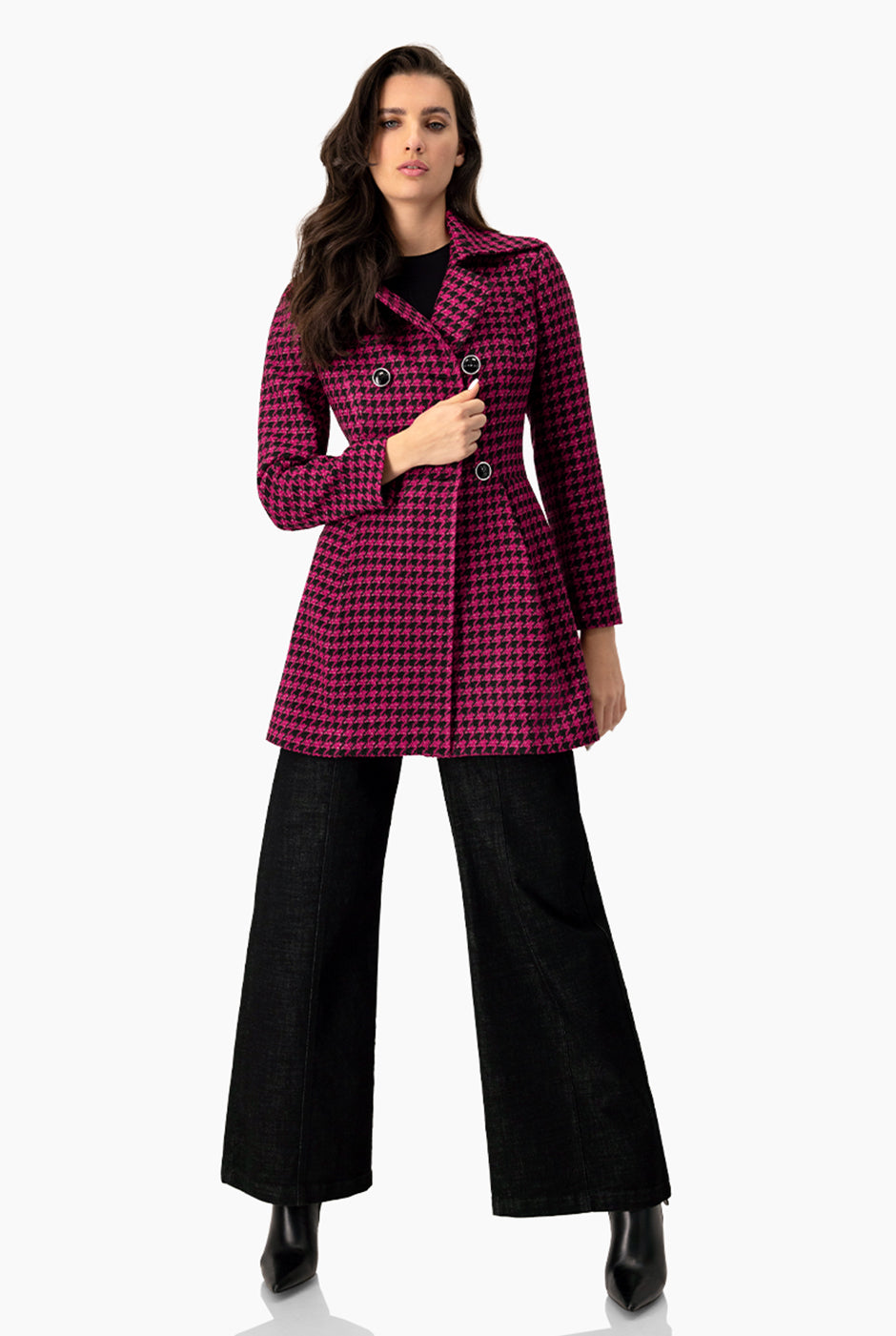 Abrigo cruzado fucsia con botones grandes y estampado pata de gallo