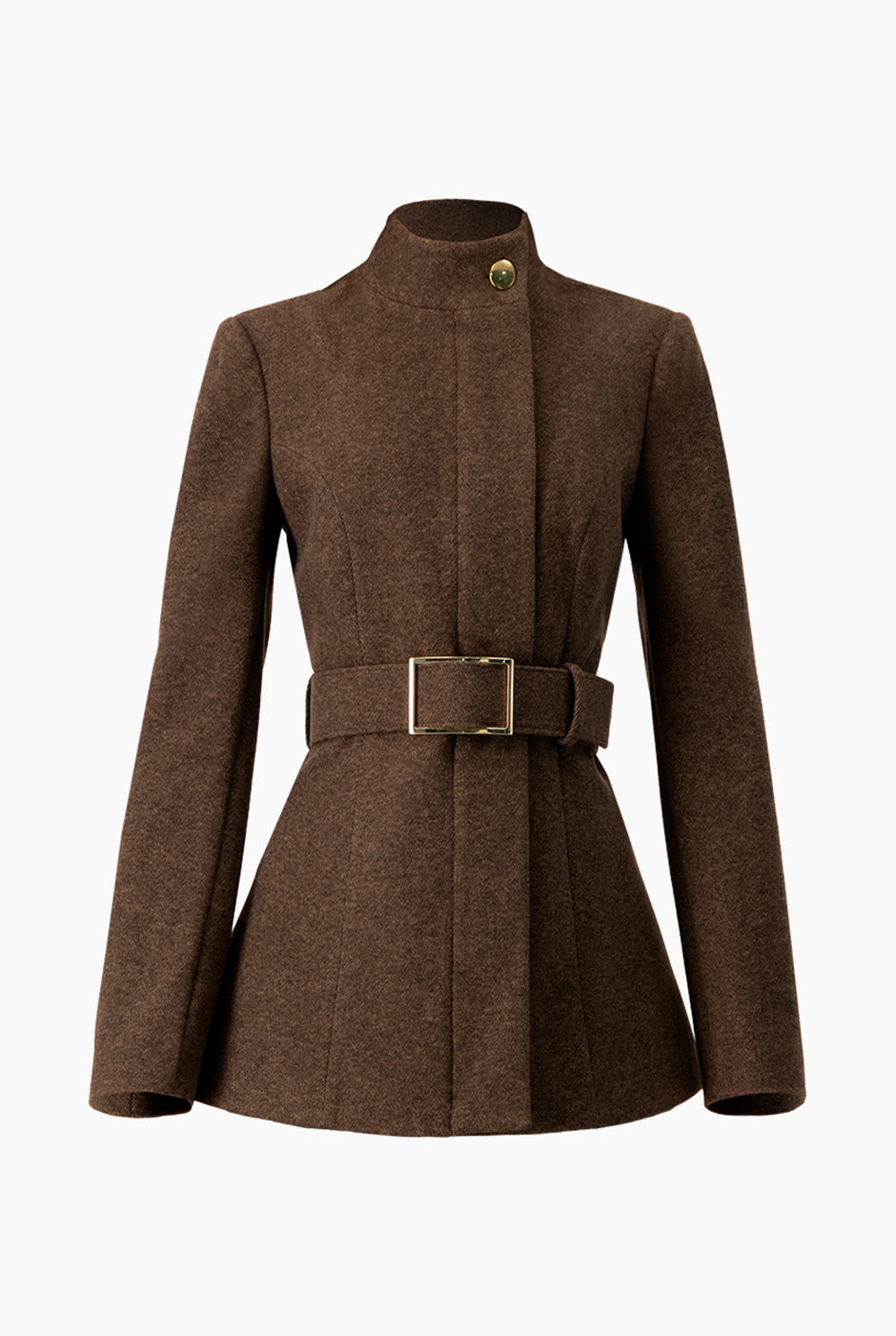 Abrigo café con cinturón y cuello alto, elegante y moderno