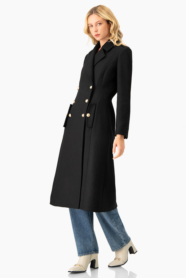 Abrigo largo y doble botonadura