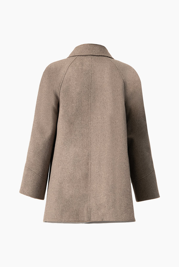 Abrigo gris con bolsillos