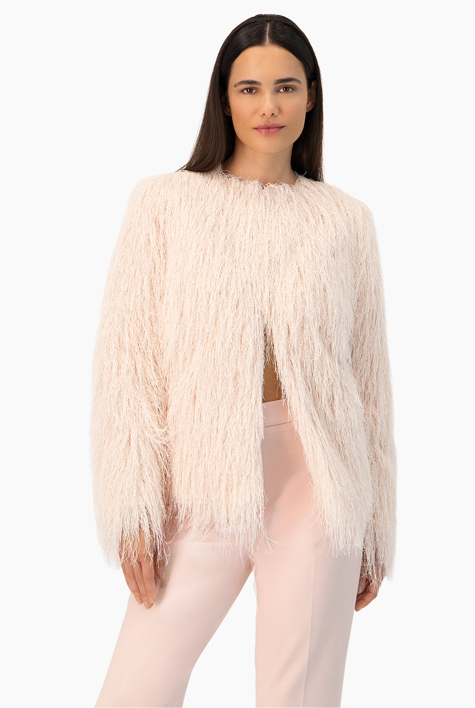 Abrigo de flecos rosa con broches y cuello redondo