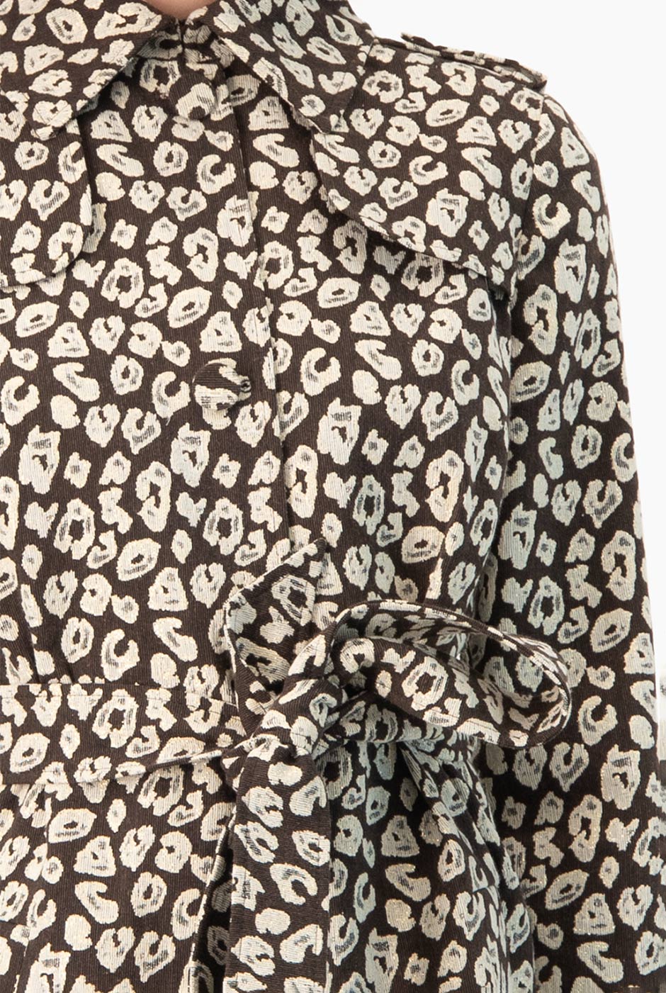 Trench Ivonne café con estampado animal print y cinta