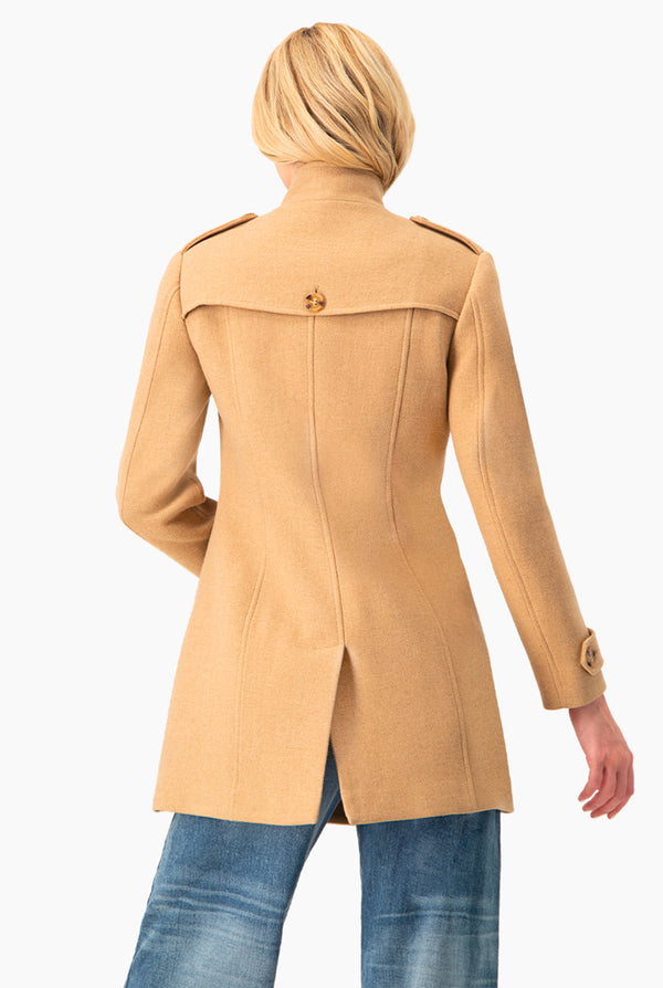 Abrigo cruzado de doble botonadura