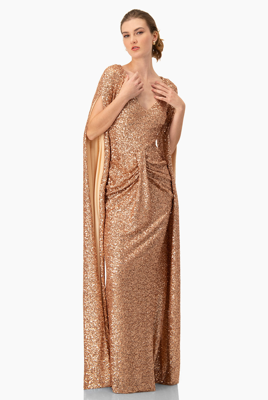 Vestido de noche rosa con lentejuelas y escote en V