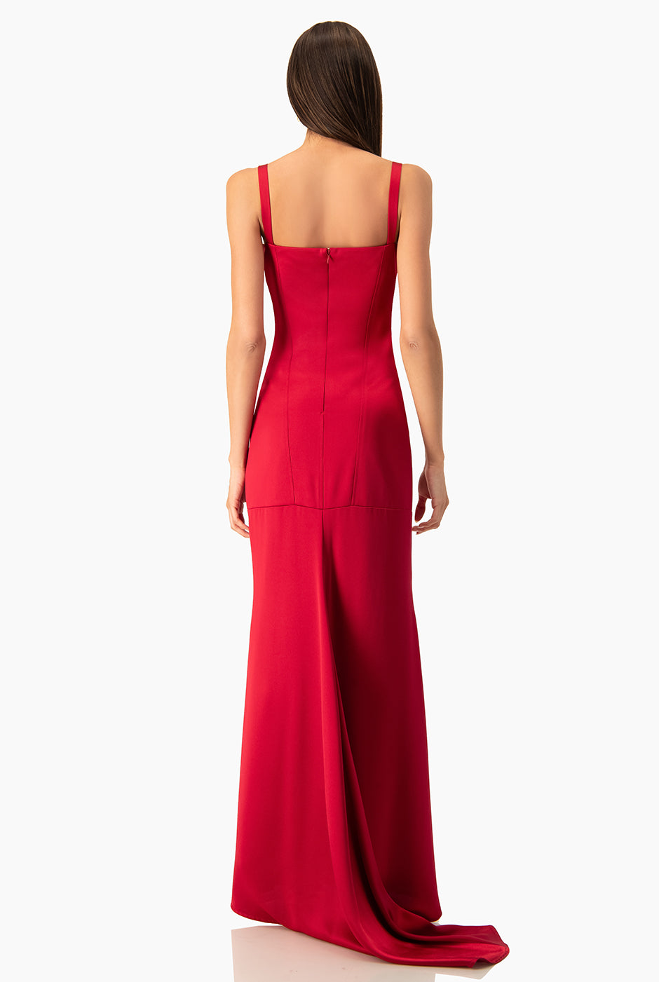 Vestido largo rojo con escote corazón y tirantes