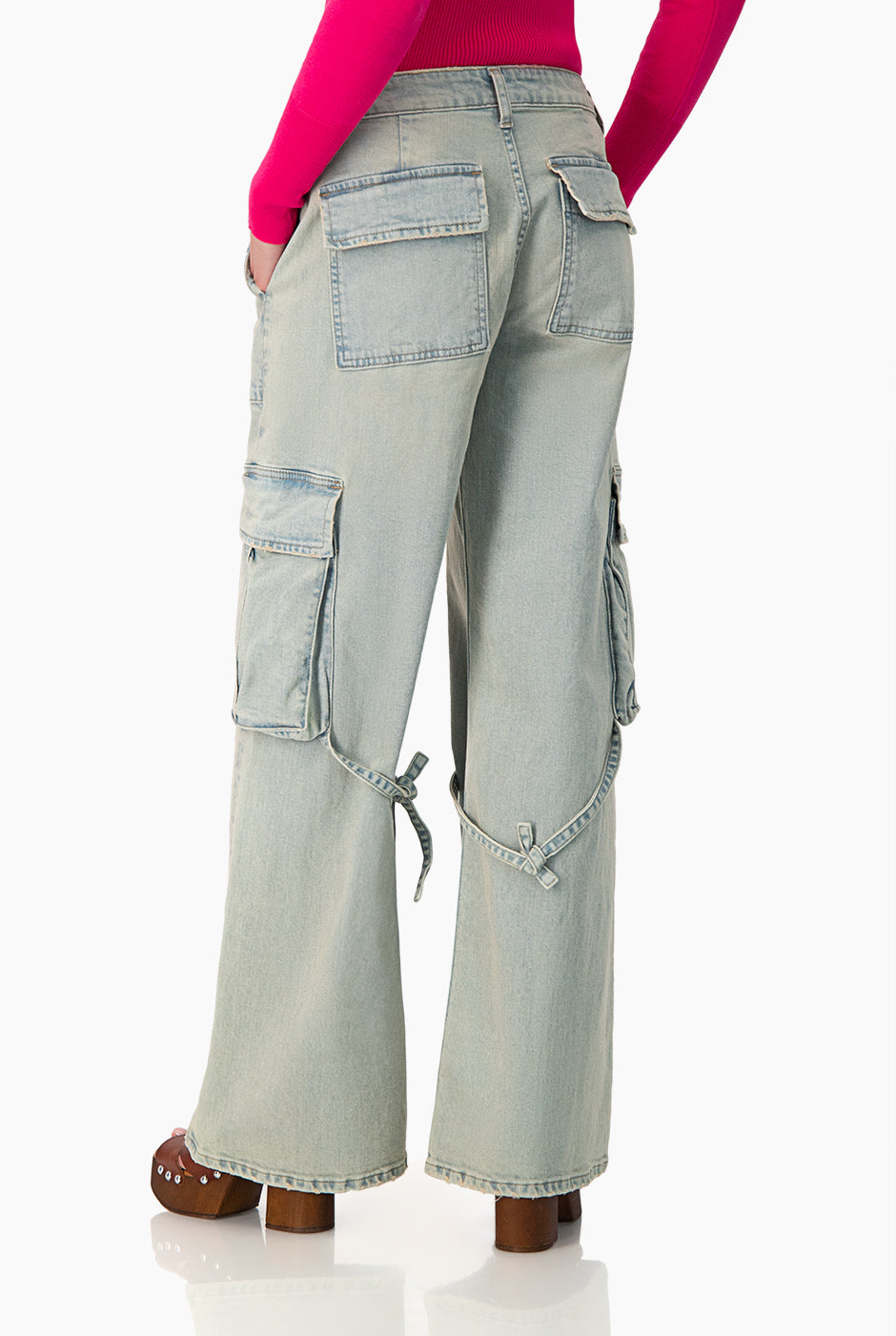 Jeans cargo de pierna amplia con cintas