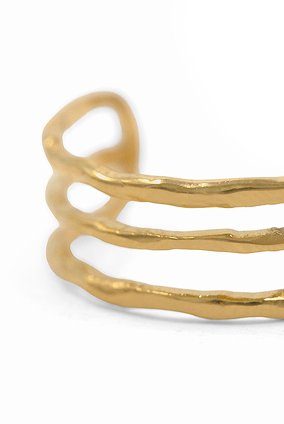 Anillo dorado ajustable con diseño de tres bandas abiertas