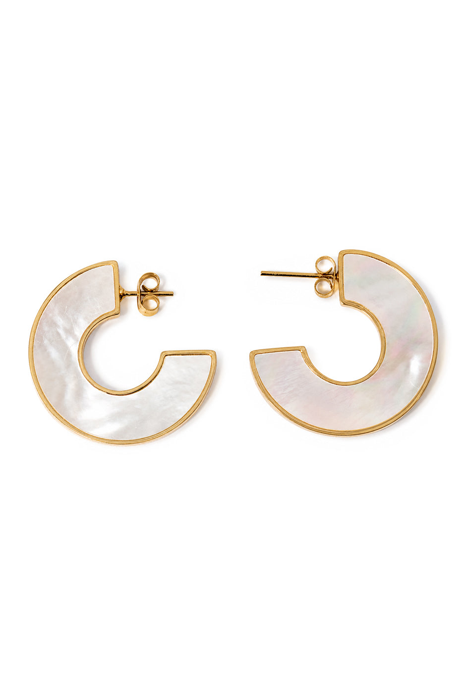 Aretes tipo arracada perlados con borde dorado