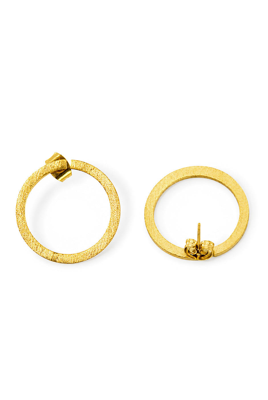 Aretes Hollow Hoop dorados con textura rugosa