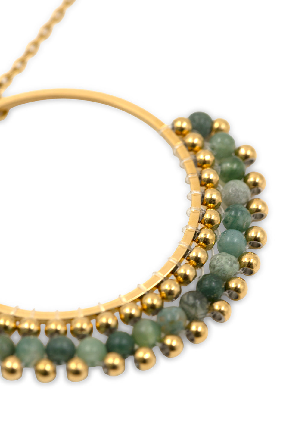 Collar de aro dorado y cuentas verdes