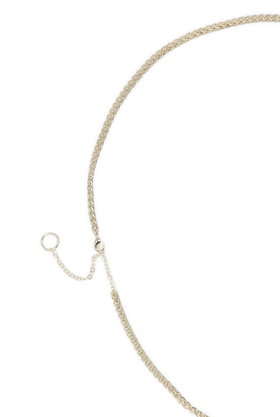 Collar Navy Charms con maxi dijes en azul obscuro y diseño floral.