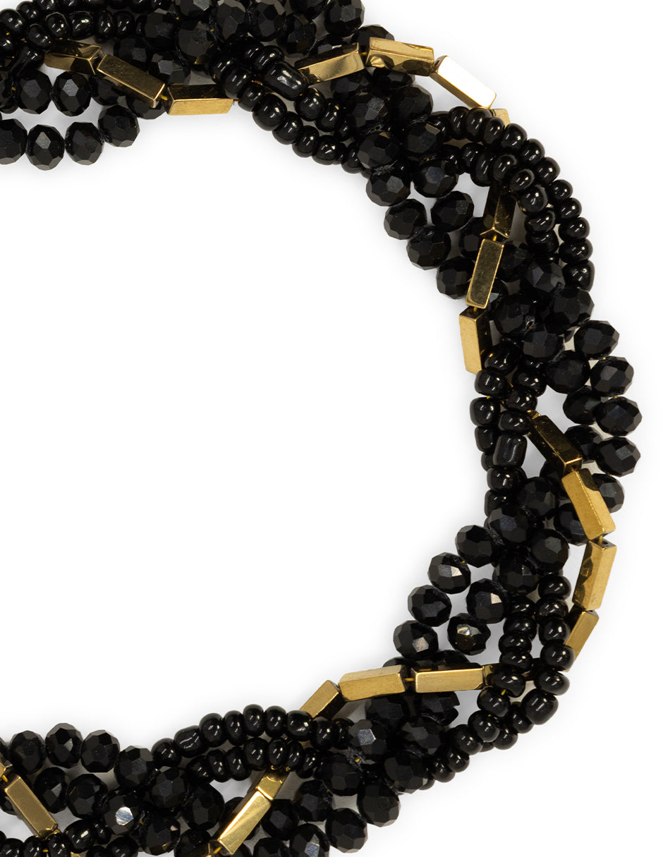 Collar negro trenzado con cuentas doradas