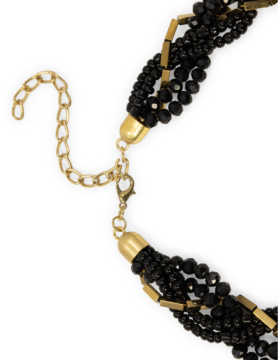 Collar negro trenzado con cuentas doradas