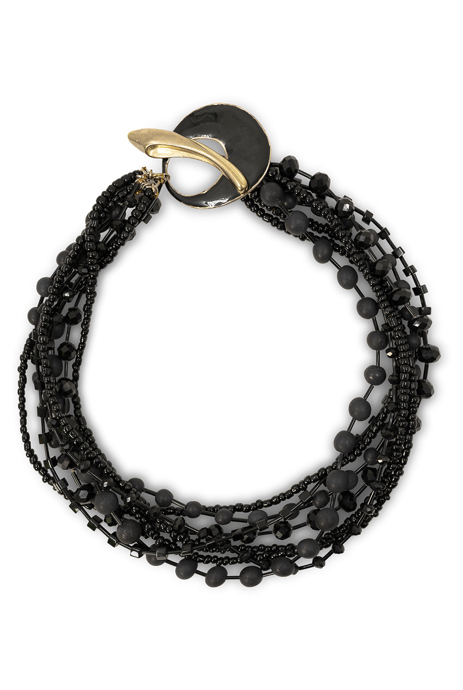 Collar MultiCapas elegante con cuentas negras y broche dorado.
