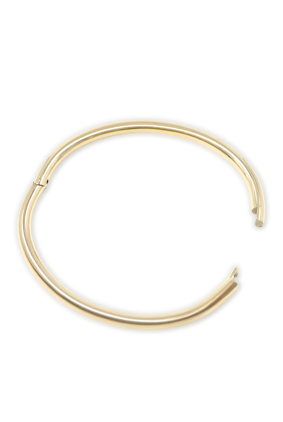 Brazalete dorado de acero inoxidable con superficie lisa