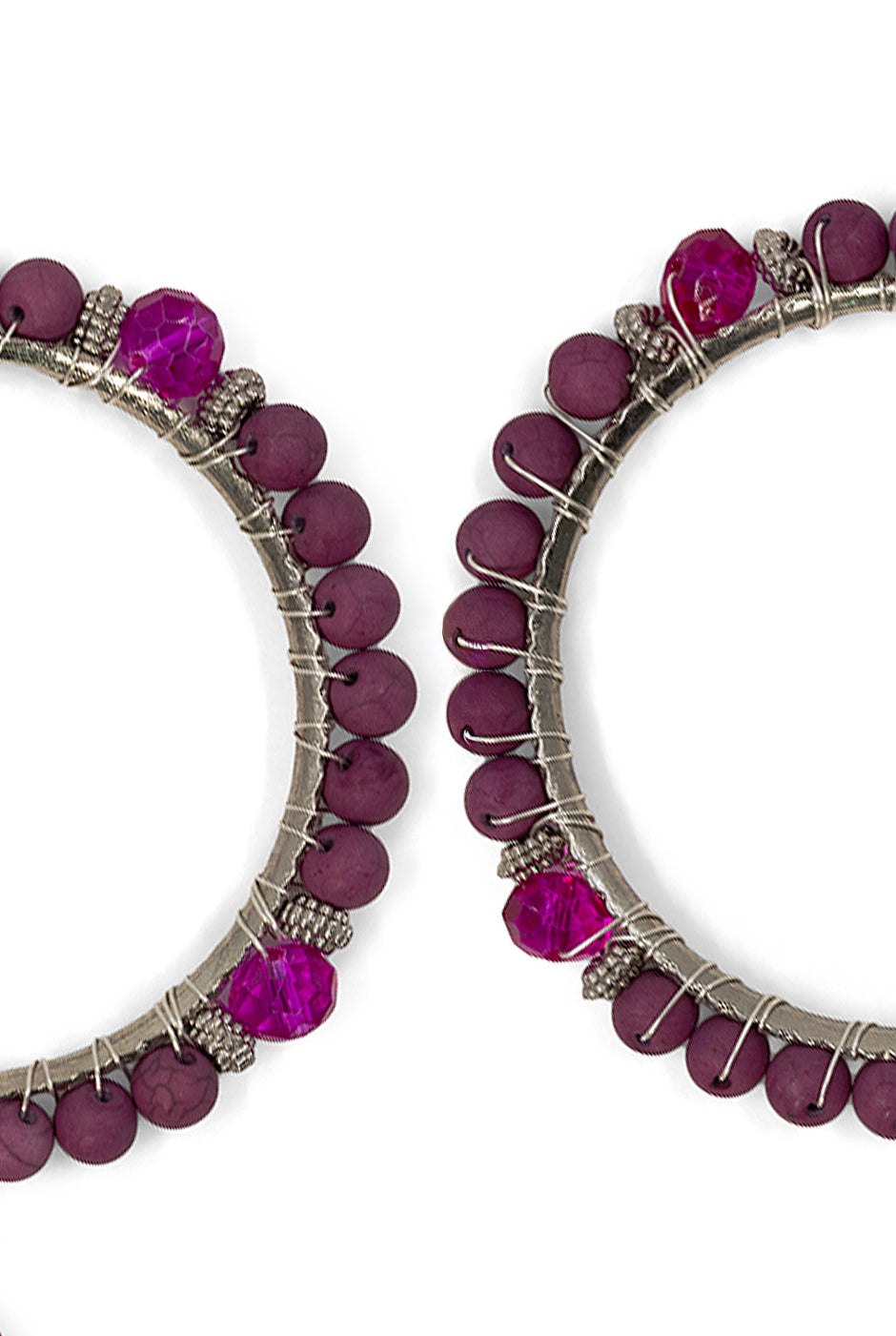 Set de tres pulseras con cuentas fucsia y metálicas