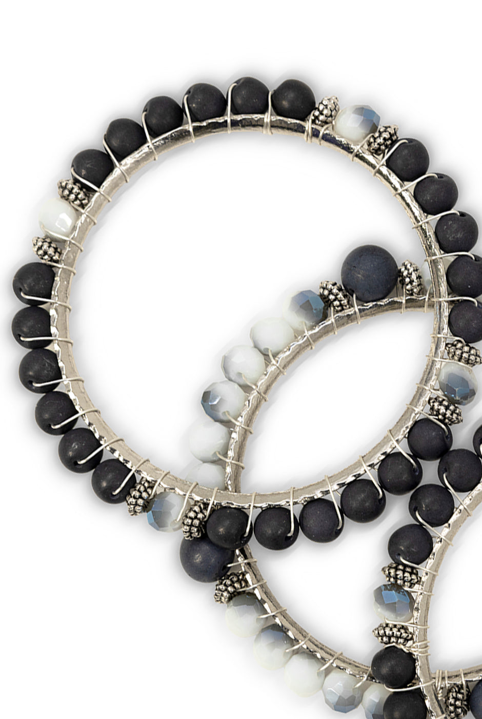 Set de tres pulseras azul Navy Grace con cuentas negras y blancas