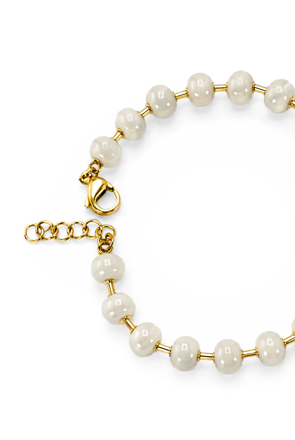 Pulsera Off-White con abalorios esféricos y broche ajustable.