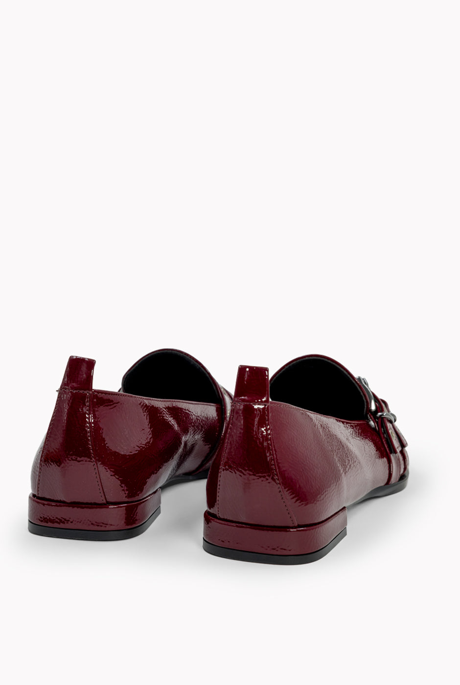 Loafer Glossy vino con cinto y acabado lustroso