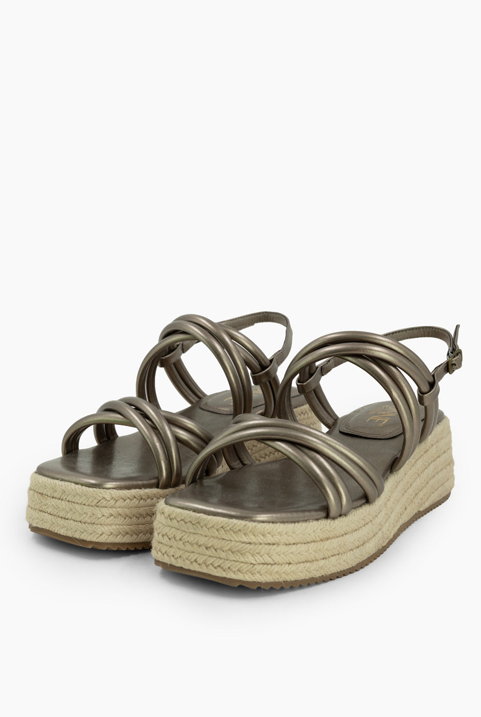 Sandalia metálica pewter con plataforma y hebilla ajustable