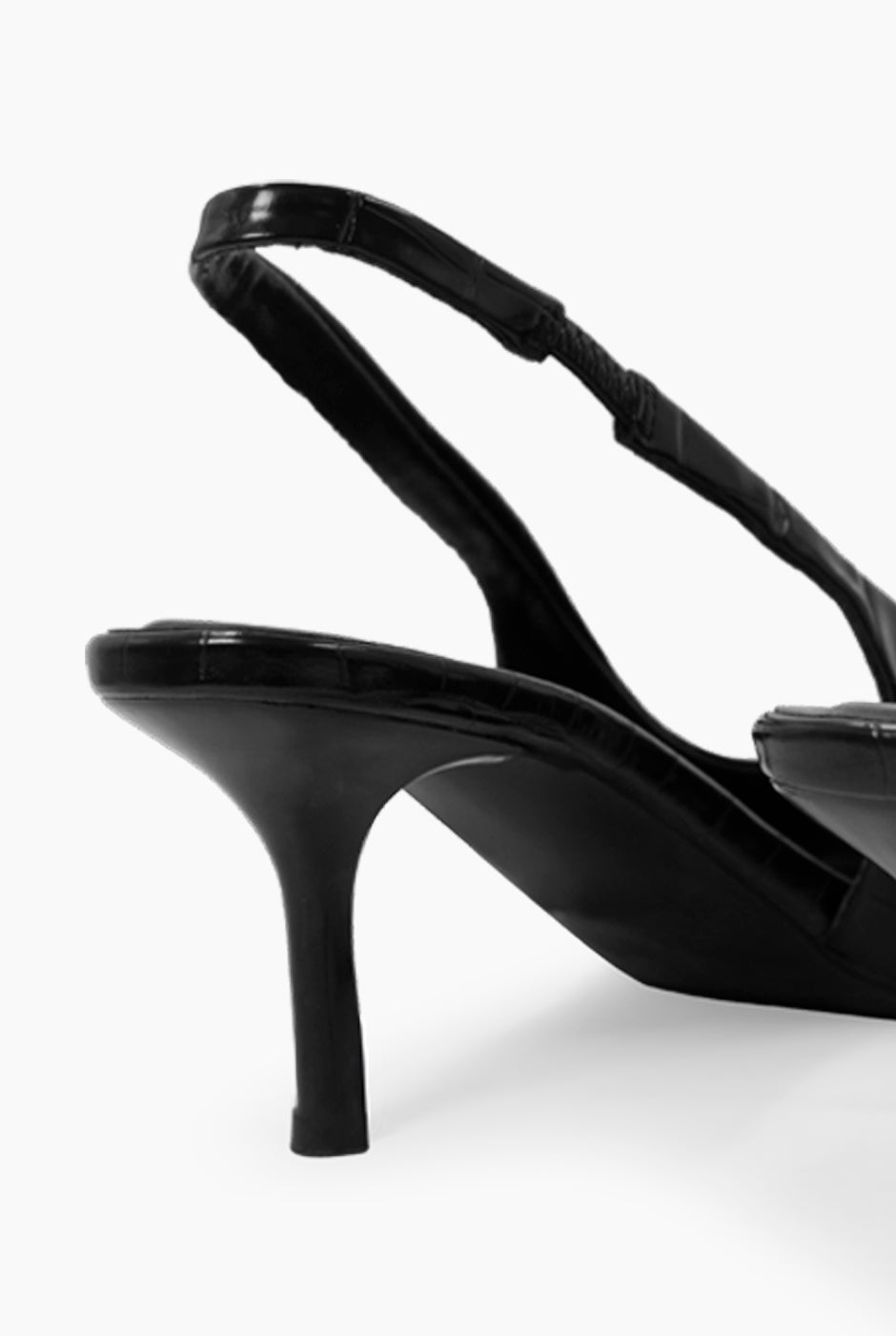 Zapatilla café con efecto estampado víbora y tacón delgado