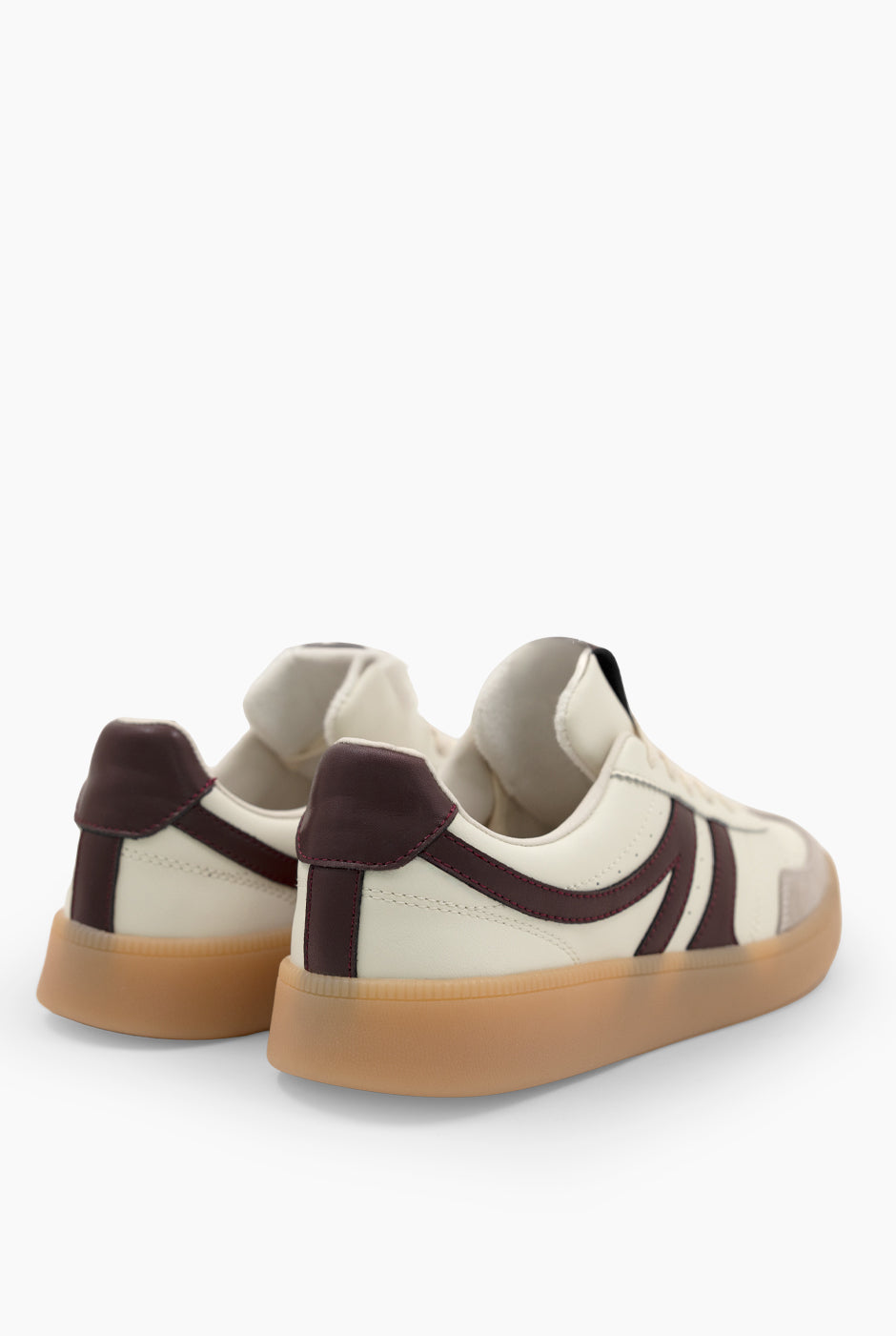 Tenis Retro de piel vino con franjas contrastantes