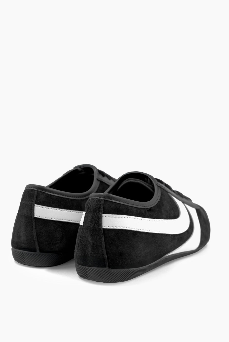 Sneakers Black & White de gamuza con franjas contrastantes