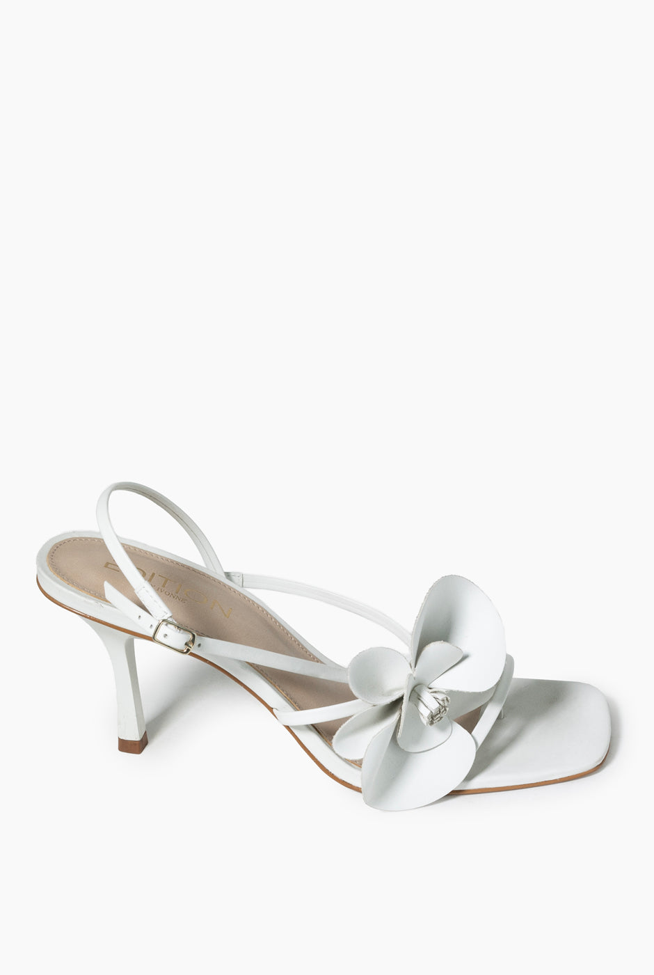 Sandalia de cuero blanco con flor decorativa y tacón de 8 cm
