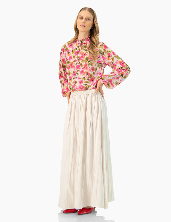 Blusa de cuello alto con cinta