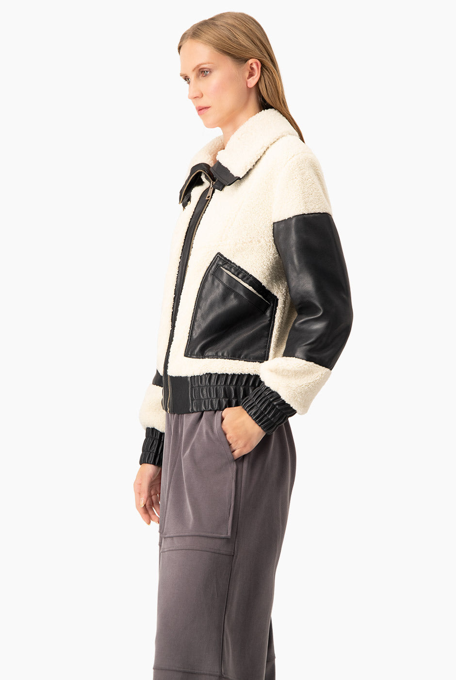 Chaqueta Teddy PU negra con ecopiel y textura afelpada