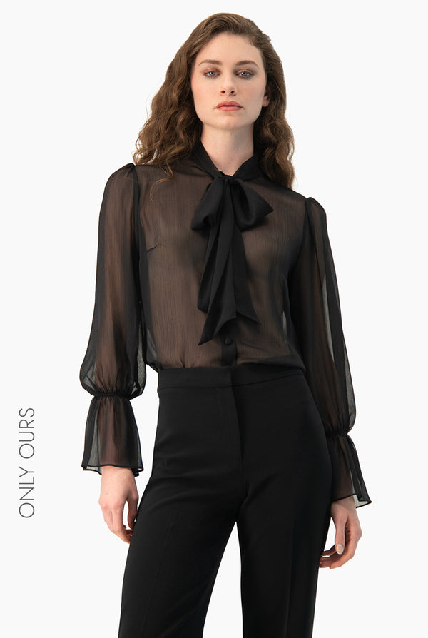 Blusa Ivonne negra cinta en cuello